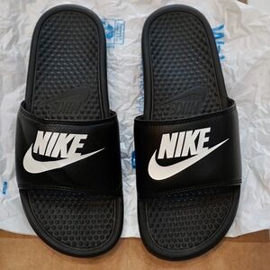 NIKE BENASSI JDI SLIDE MEN BLACK / WHITE